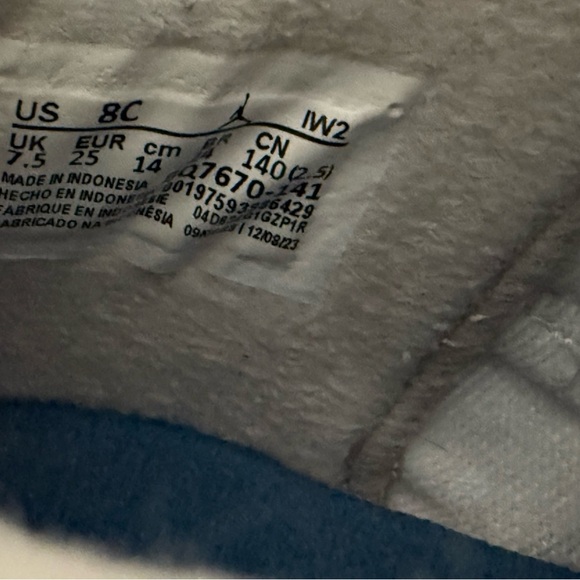 Jordan Kids Sneakers in White and Blue Size 8C - Picture 2 of 4